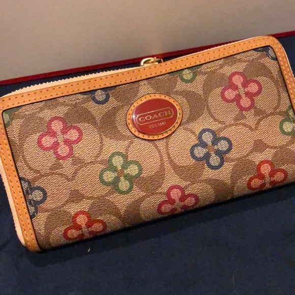 Coach Full Zip Wallet - Picture 1 of 5
